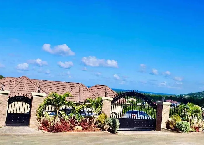 Winter Escape With Seaview - Private Balcony & Fast Wifi Villa Runaway Bay