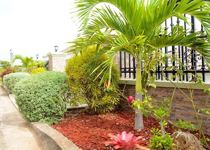 Winter Escape With Seaview - Private Balcony & Fast Wifi Runaway Bay