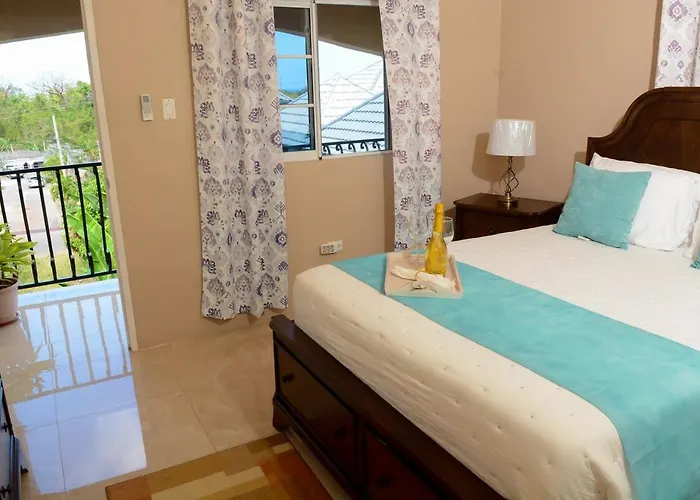 Winter Escape With Seaview - Private Balcony & Fast Wifi Villa