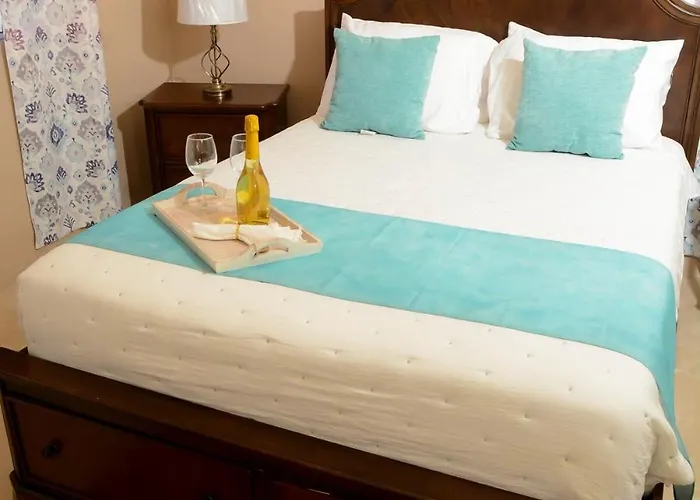 Winter Escape With Seaview - Private Balcony & Fast Wifi Villa
