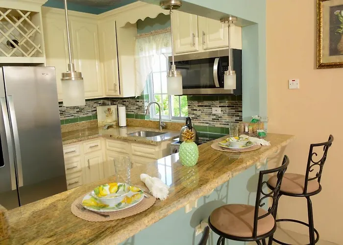 Winter Escape With Seaview - Private Balcony & Fast Wifi Villa Runaway Bay