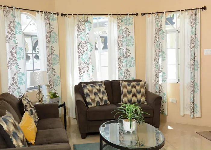 Villa Winter Escape With Seaview - Private Balcony & Fast Wifi Runaway Bay