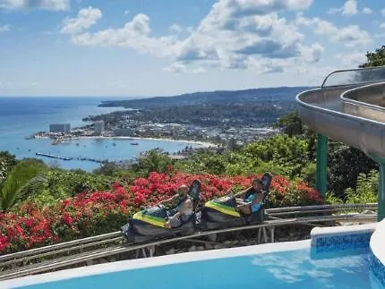 Winter Escape With Seaview - Private Balcony & Fast Wifi